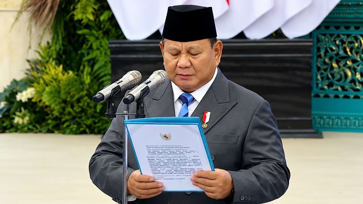 Presiden Prabowo Subianto mengangkat 26 anggota Wantimpres di Istana Negara Jakarta, Jumat 2 Oktober 2026