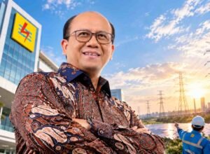 Darmawan Prasodjo Dicopot dari PLN, Danantara Sebut Penyegaran, Bahlil Singgung Arahan Presiden Suroso Isnandar sebagai Dirut baru PLN menggantikan Darmawan Prasodjo melalui RUPSLB 14 Oktober 2026.