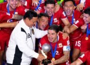 Prabowo menyerahkan trofi saat Timnas Indonesia juara FIFA ASEAN Cup 2026