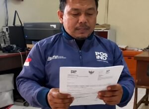 Surat MA ke Bupati Gowa Tertahan Sebulan, Video Pernyataan Petugas Pos Jadi Sorotan Pria berseragam PosIND dalam video terkait surat MA ke Bupati Gowa