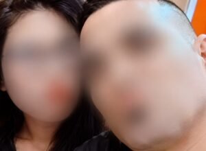 Foto cucu Mpok Nori bersama Rashad Fouad Tareq Jameel, terdakwa kasus pembunuhan di Jakarta Timur, dengan wajah disamarkan.