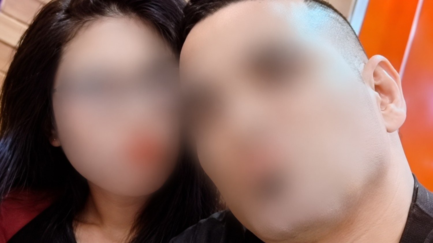 Foto cucu Mpok Nori bersama Rashad Fouad Tareq Jameel, terdakwa kasus pembunuhan di Jakarta Timur, dengan wajah disamarkan.